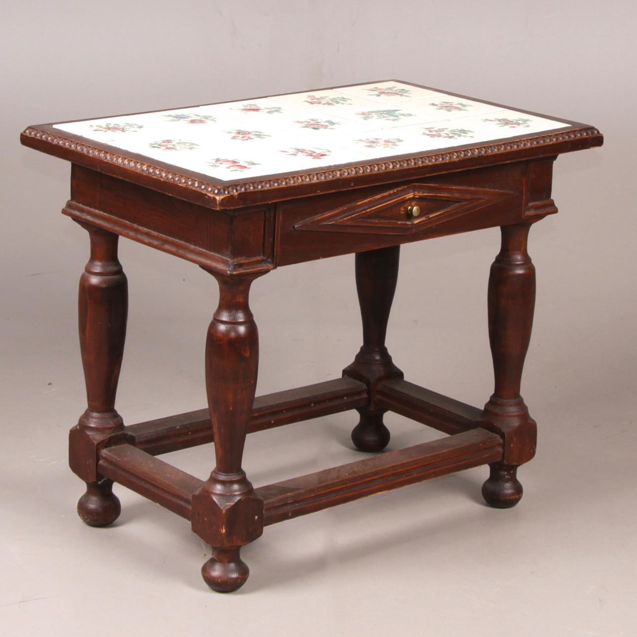 BORD, med kakelskivor samt låda, barockstil, 1900-tal.