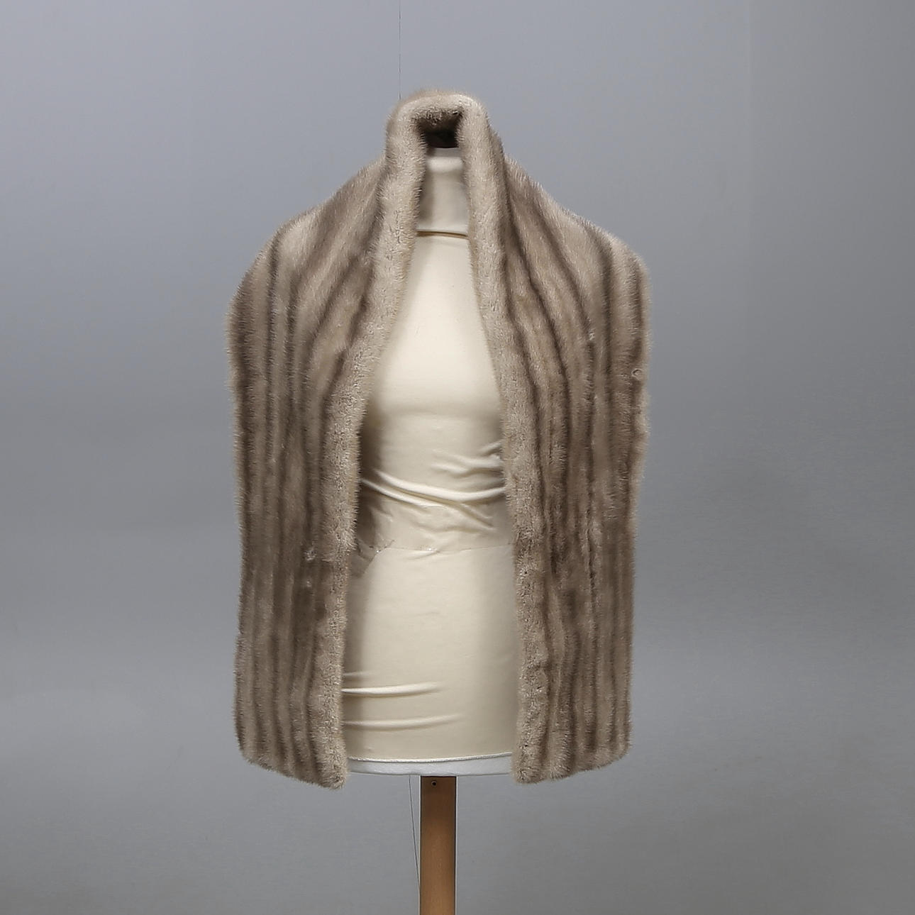 STOLA, mink, H. Andreasson, Göteborg. 1900-tal.