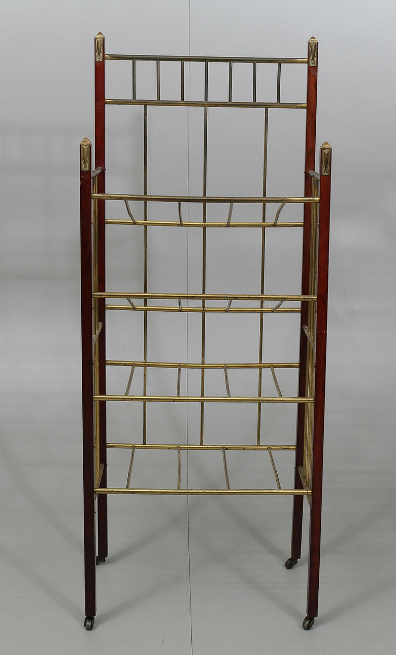 NOTHYLLA, trä och gulmetall, 4 hyllplan, Jugend, 1900-talets första kvartal.