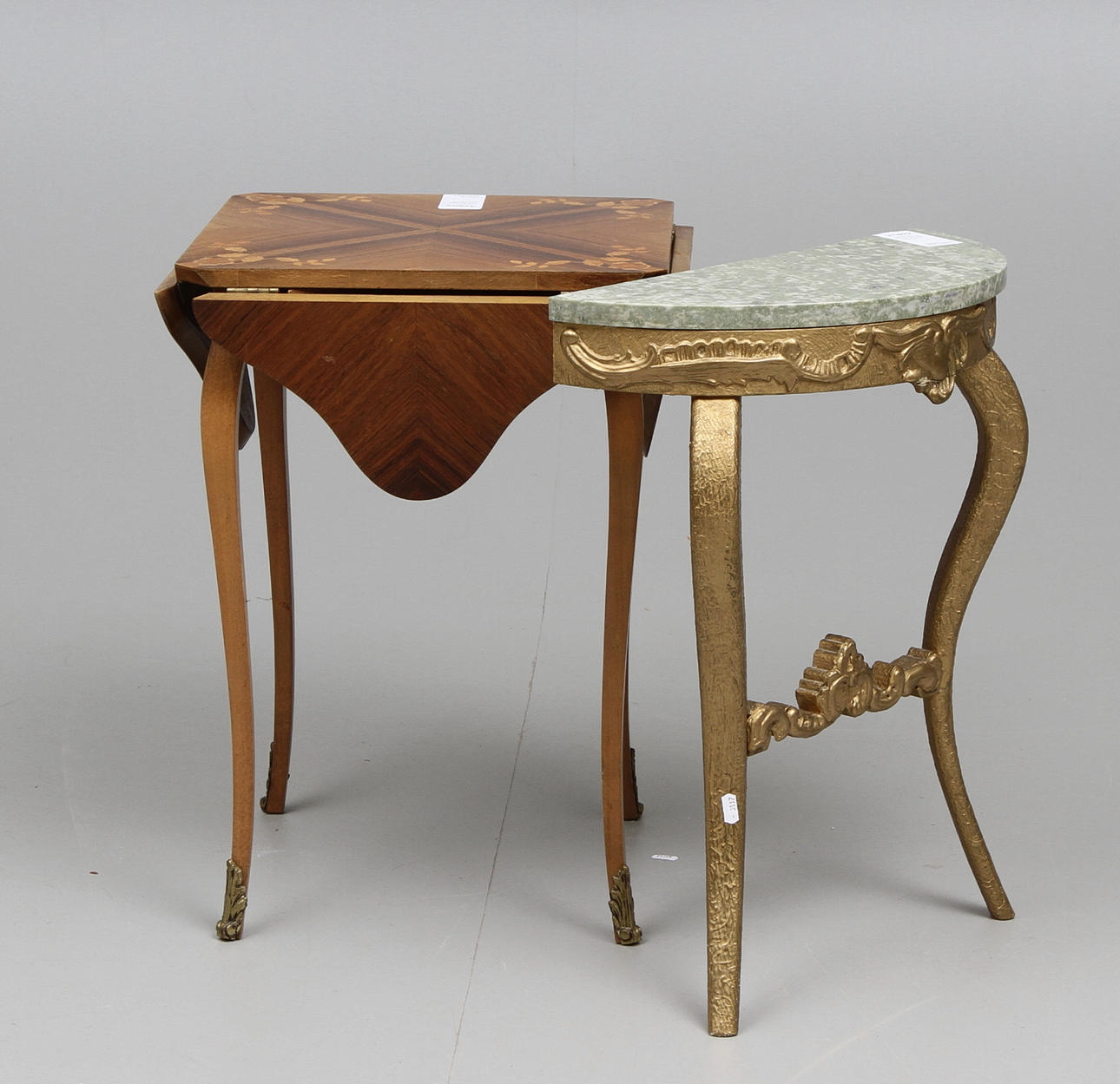 LAMPBORD MED KLAFFAR, rokokostil, samt TRYMÅBORD, 1900-tal.