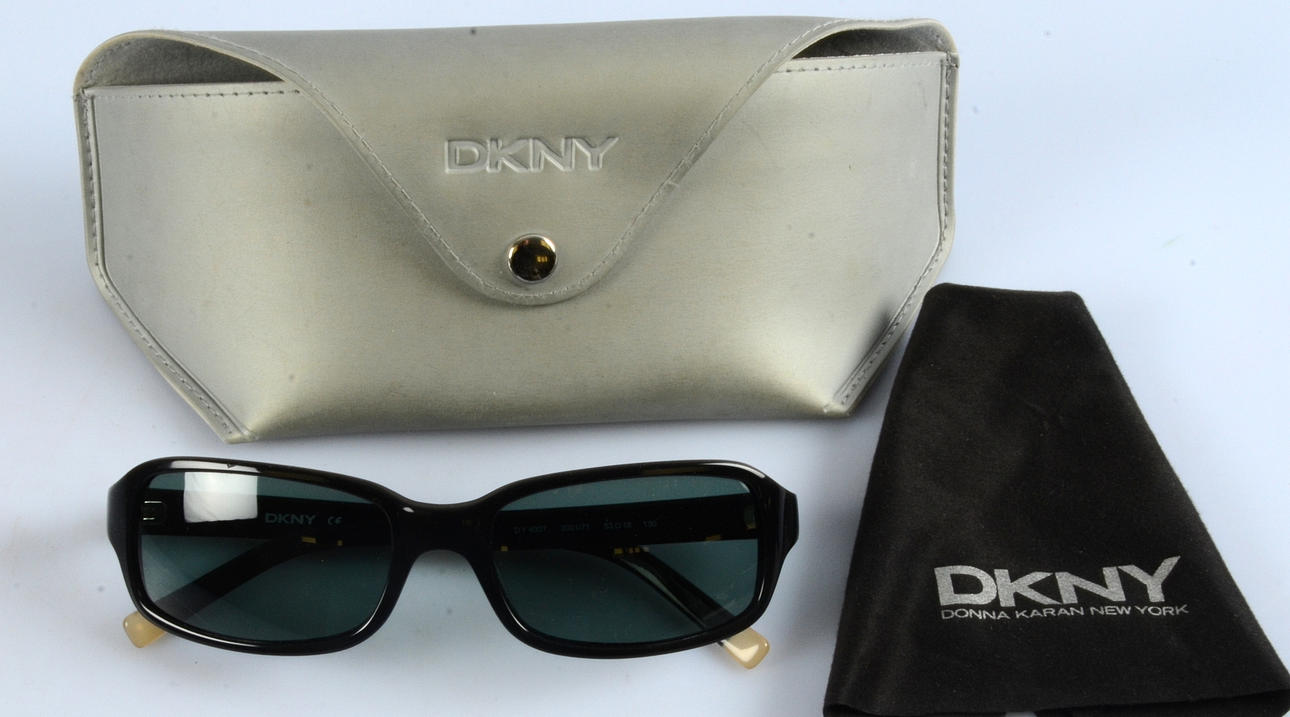 SOLGLASÖGON, DKNY.