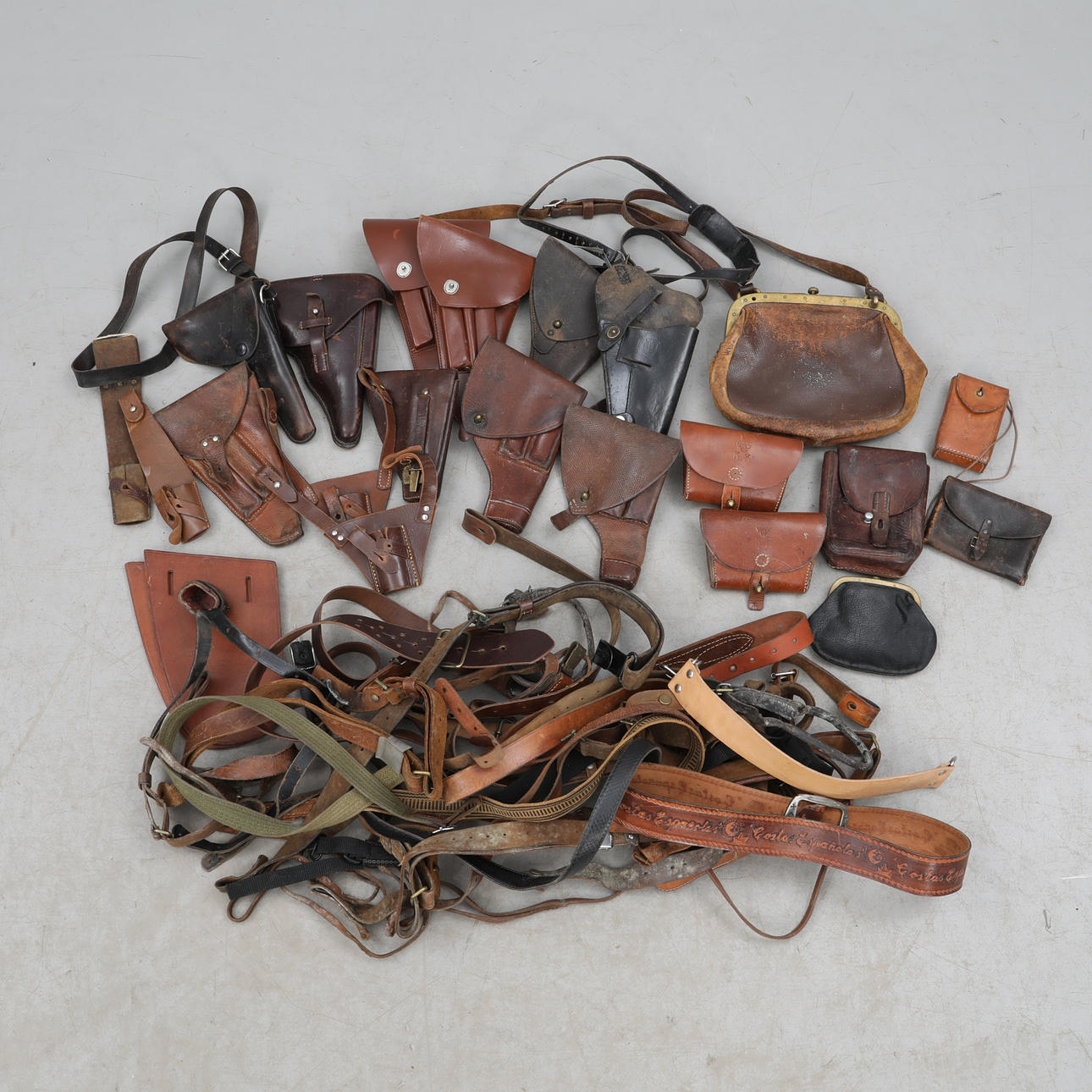 MILITÆR. Sæt med hylster. læder, stropper, tasker osv.