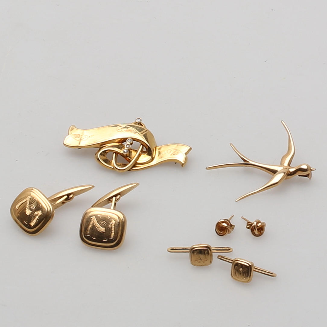 PARTI GULD 7 delar 18k, gulguld vikt 11,5 gram, 1 del 14k 2,6 gram.