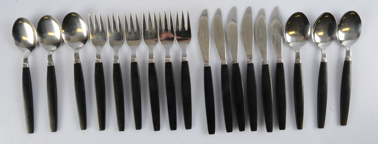 BESTICK i rostfritt stål och bakelit, 18-delar.