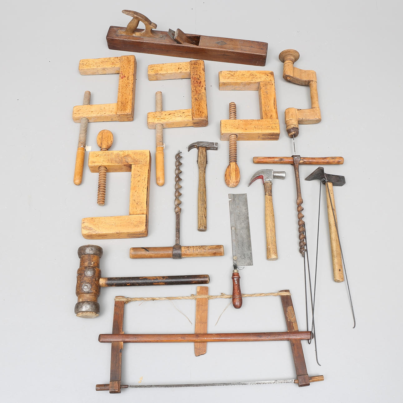 TVINGAR, HAMMARE, BORR med flera äldre verktyg, 1800/1900-tal.