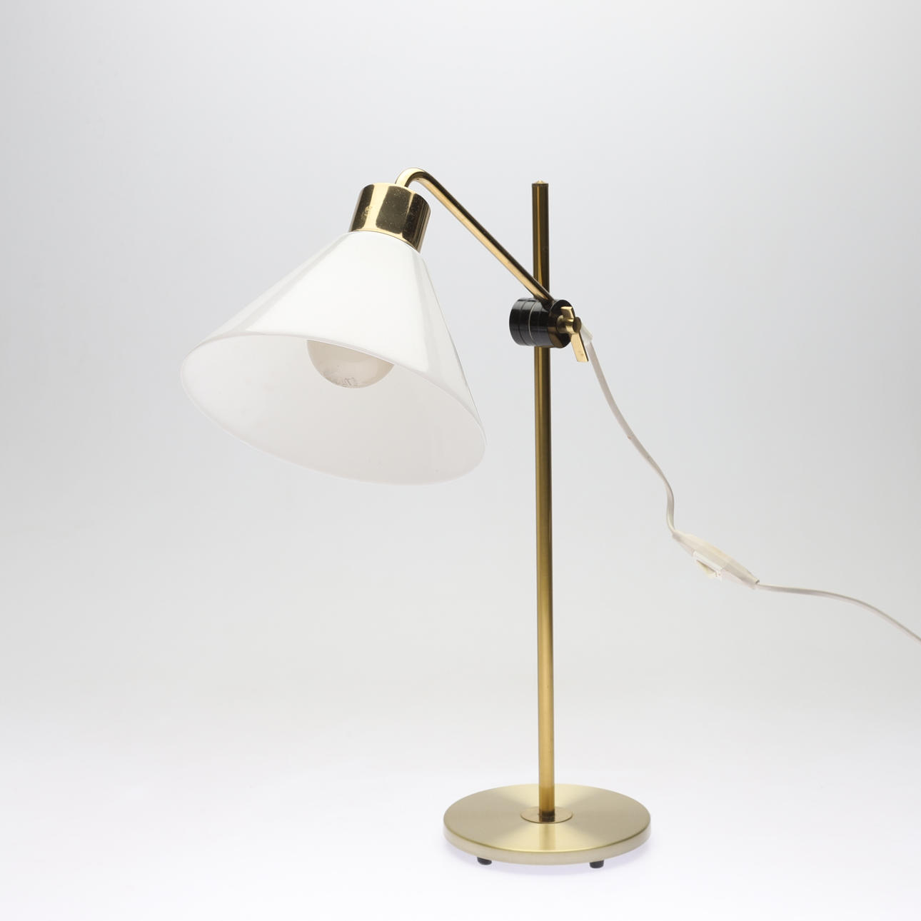 BORDSLAMPA, mässing/plast FLB 1900-tal, typ 6411.