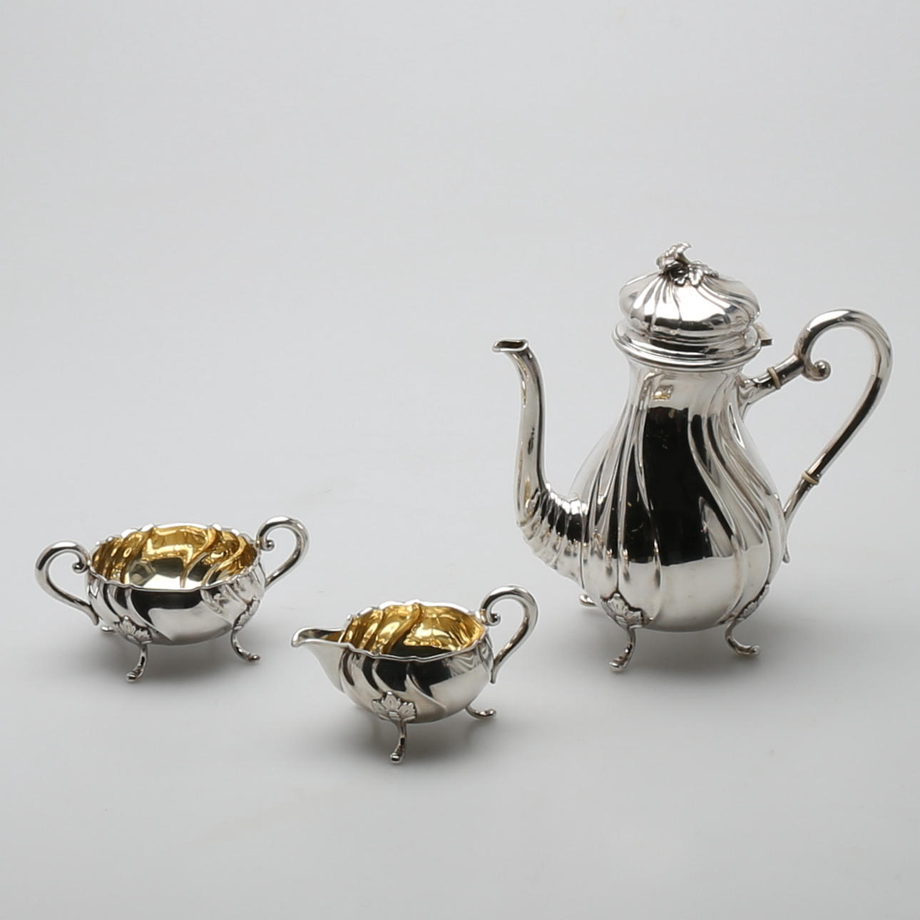KAFFESERVIS, 3 delar, silver, rokokostil, vikt ca 1 kilo.