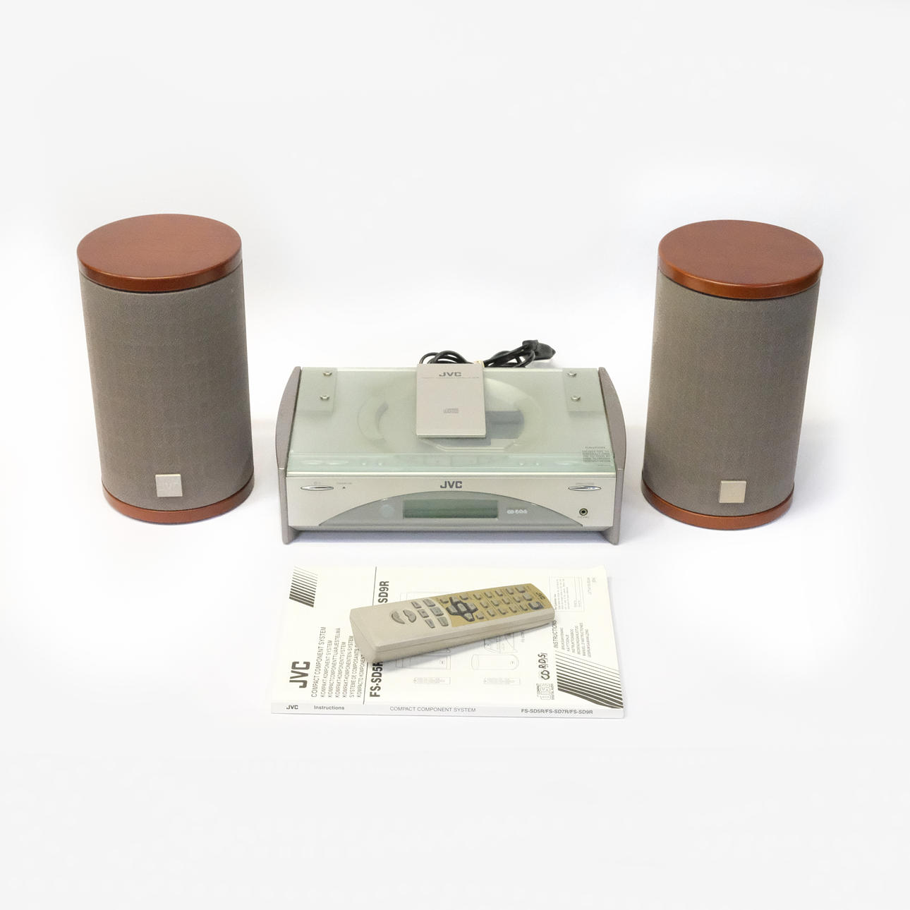 JVC. CD-PLAYER UND LAUTSPRECHER.