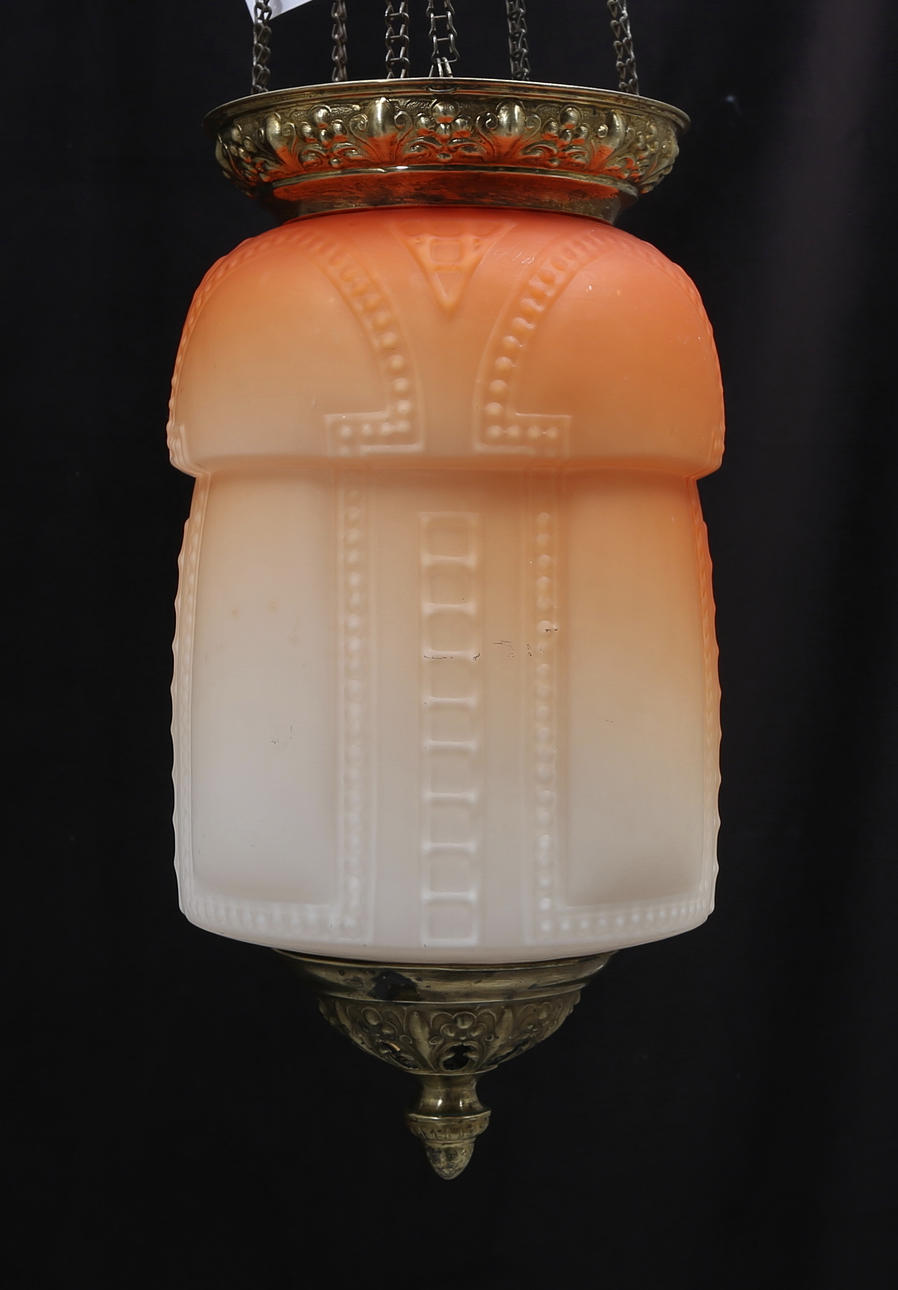 MÅNSKENSAMPEL, omkring 1900, höjd exclusive kedja ca. 36 cm.