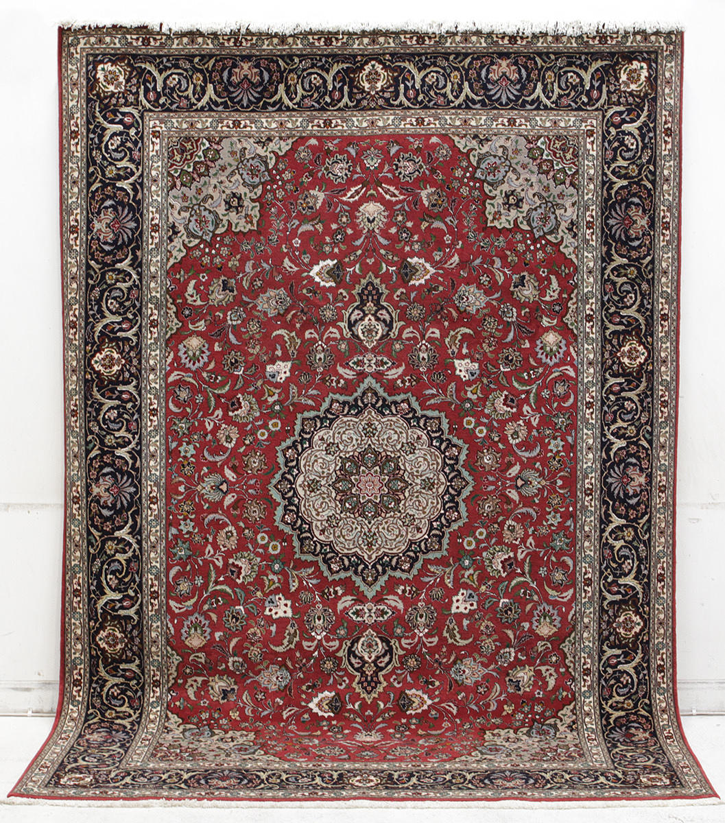 MATTA, Persisk, Täbriz med silkesinslag, 50 raj, 305 x 205 cm.