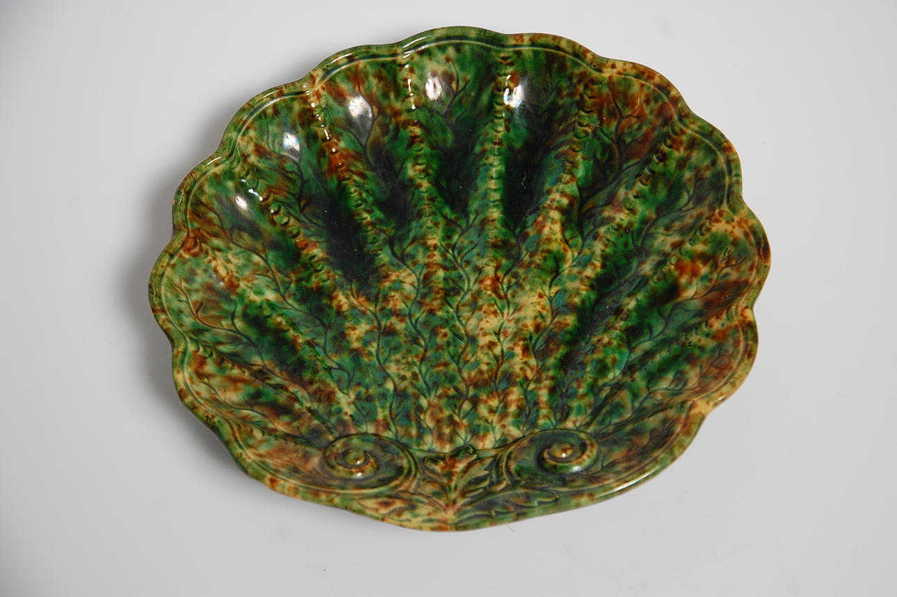 SKÅLFAT, majolika, stämplad KH Karl Holst Höganäs 1891-1921.