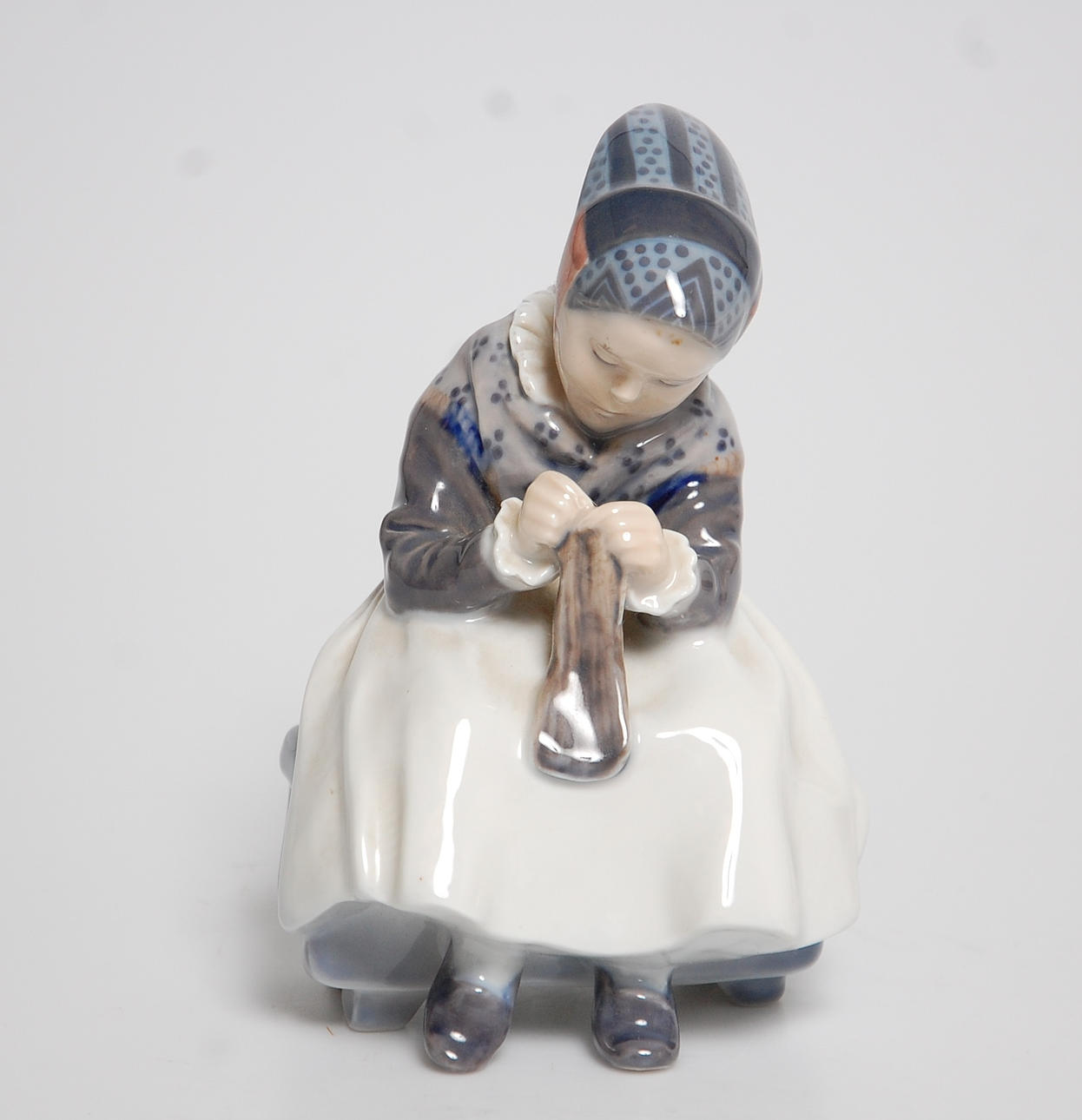 FIGURIN, porslin Amagerpige, märkt Royal Copenhagen 1314, L Benter 1911.