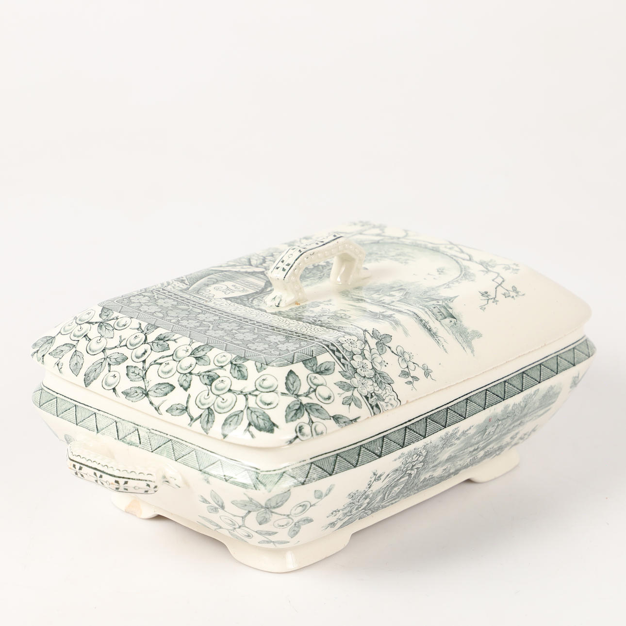 TERRIN MED LOCK, "Rustic", porslin, möjligtvis, England.