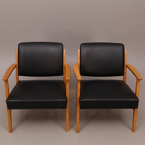 FÅTÖLJER, ett par, ljus ek / svart galon, Edsby Verken, 1966.