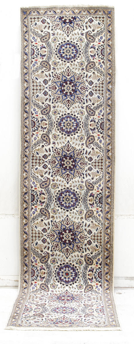 MATTA, Persisk, Nain med silkesinslag, gallerimodell, 393 x 90 cm.