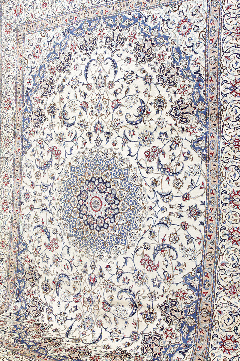 MATTA, Persisk, Nain med silkesinslag, 363 x 259 cm.