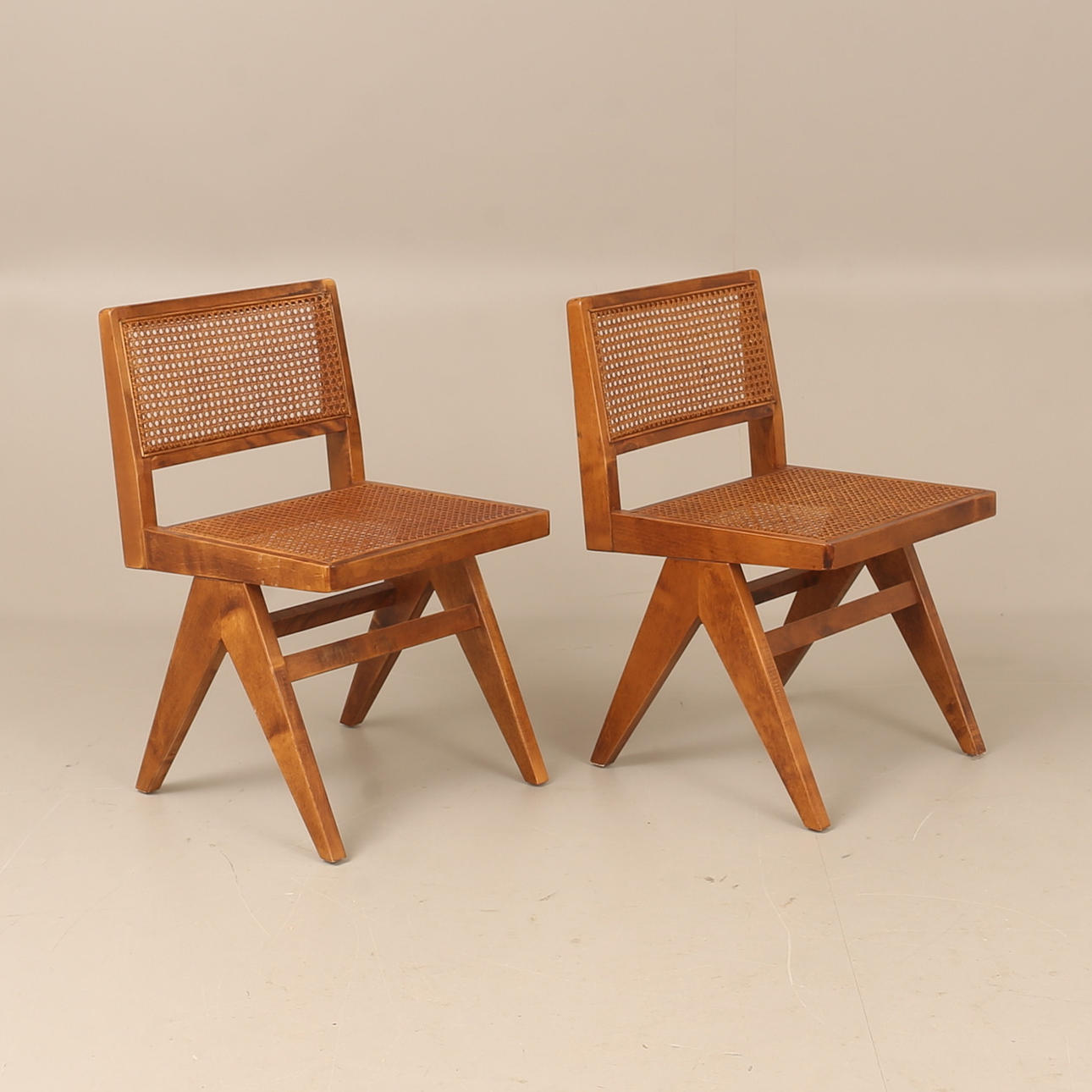 STOLAR, 2 stycken, rotting, samtida.