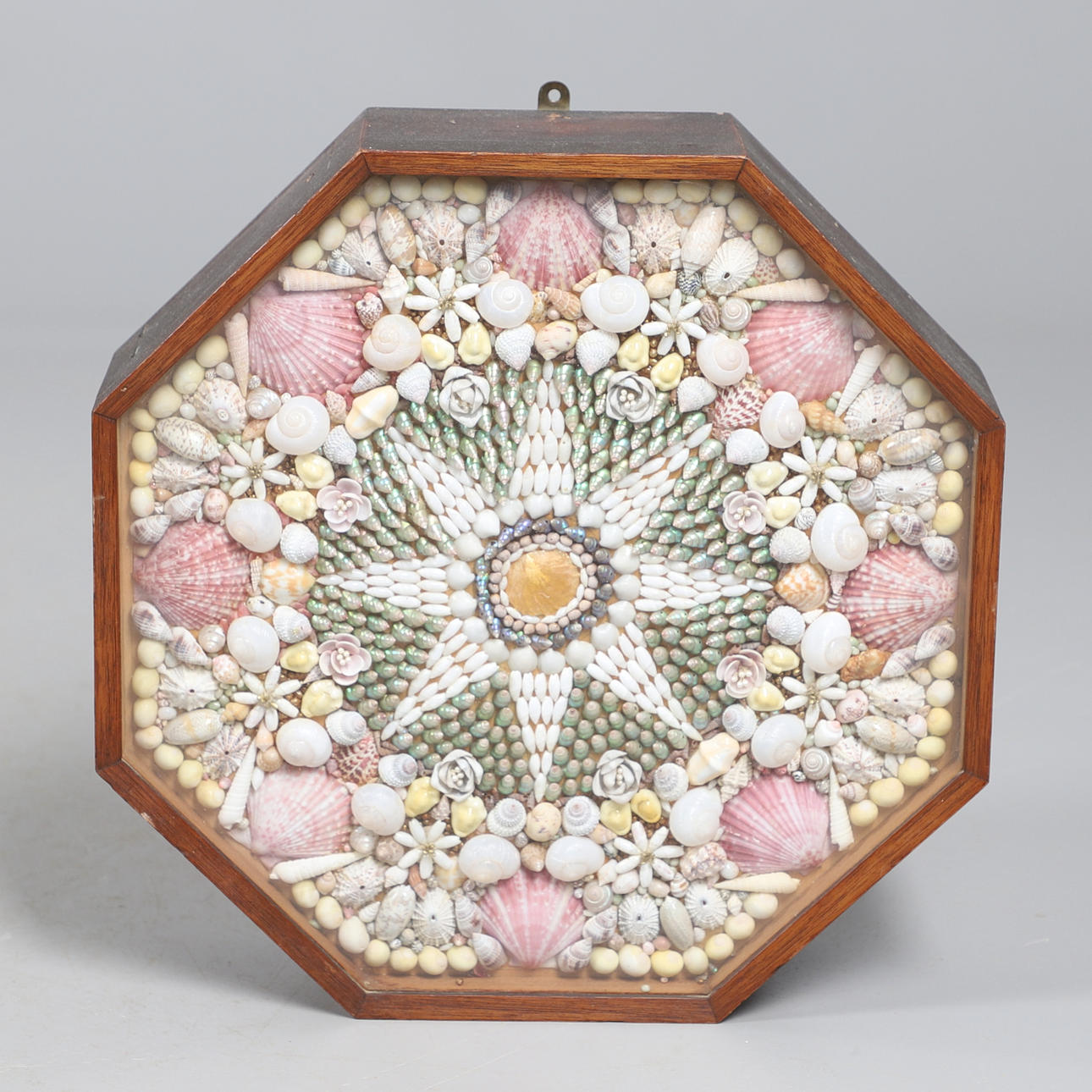 A 20TH CENTURY SAILOR'S SHELL VALENTINE.