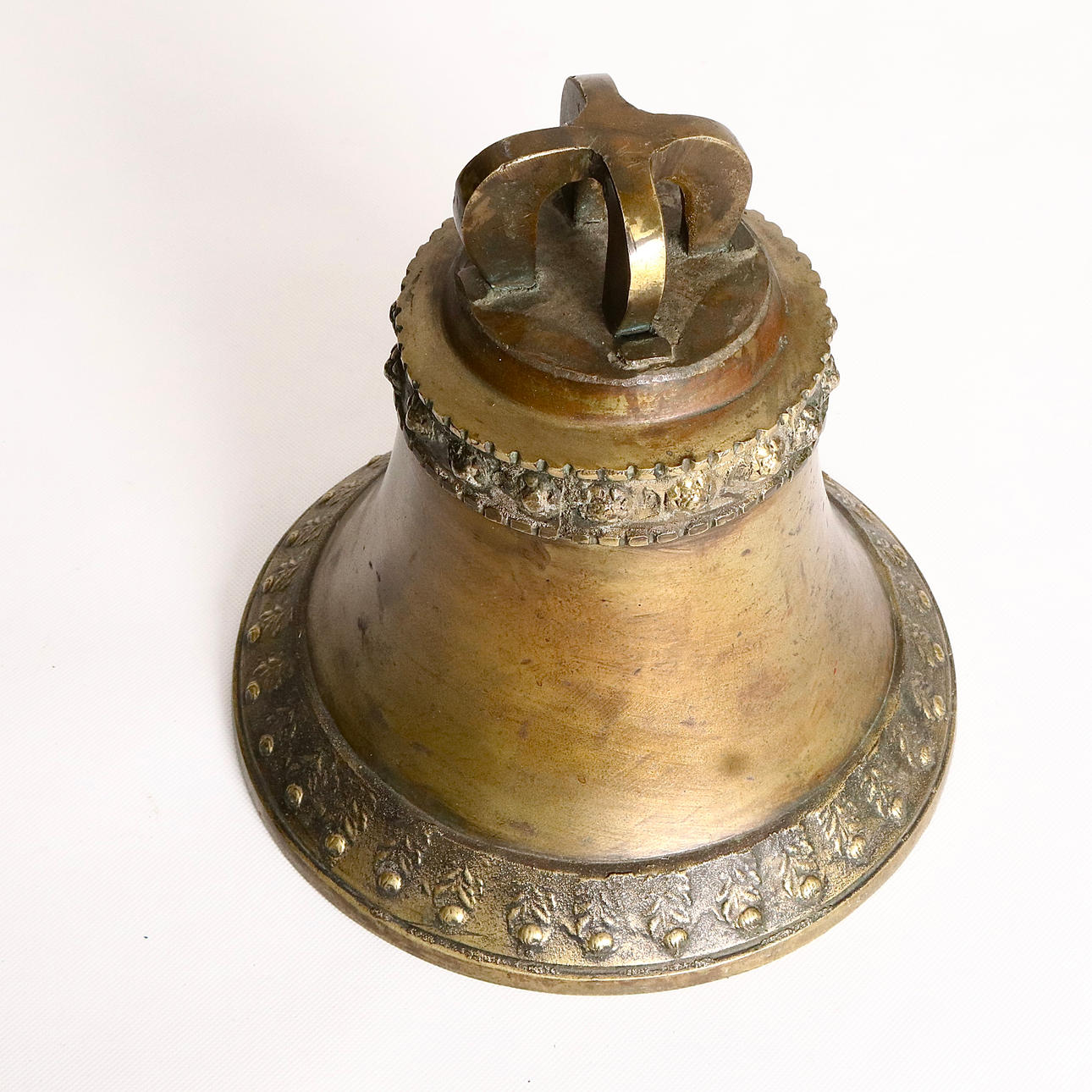 Campana de bronce del siglo XIX.