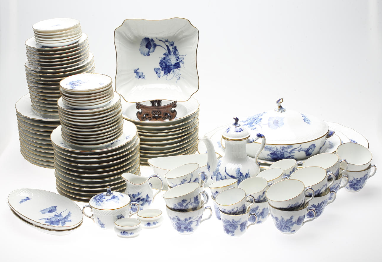 MATSERVIS och KAFFESERVIS, 114 delar, porslin, "Blå blomster", Royal Copenhagen, Danmark.