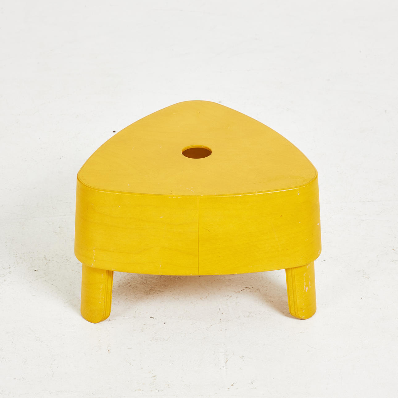 MATTI KLENELL. "Plektra", bord, för Iittala, gullackerad trä, 2000-tal.