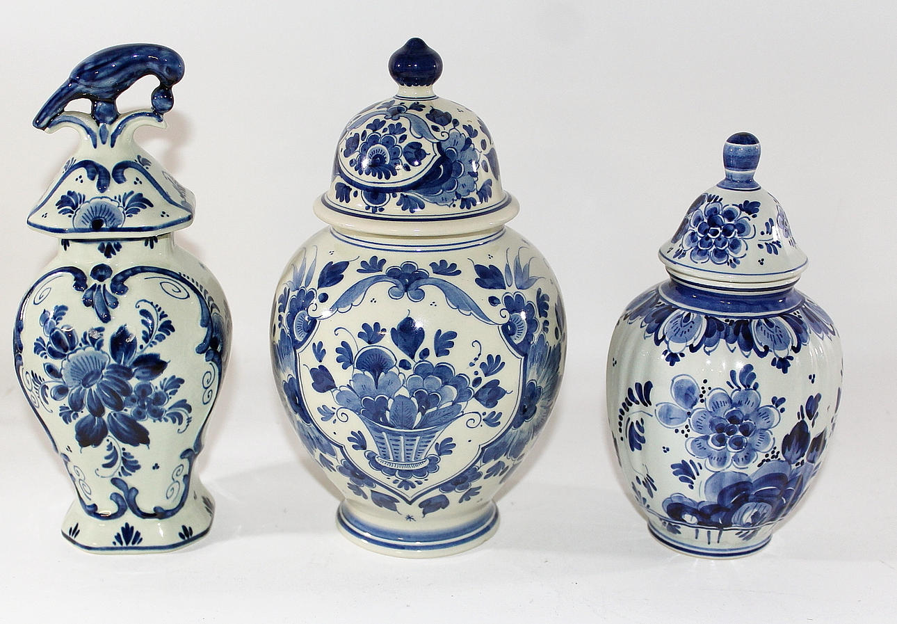 URNOR, 3 st, porslin, Delft.