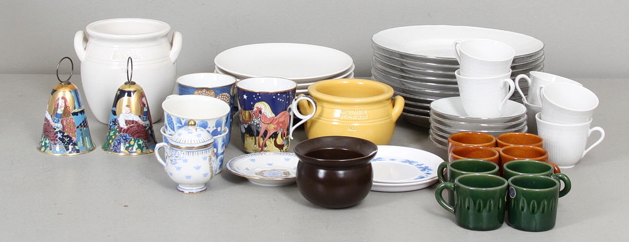 KERAMIK och PLAST, ca 49 delar, Upsala Ekeby, Rörstrand, Höganäs.