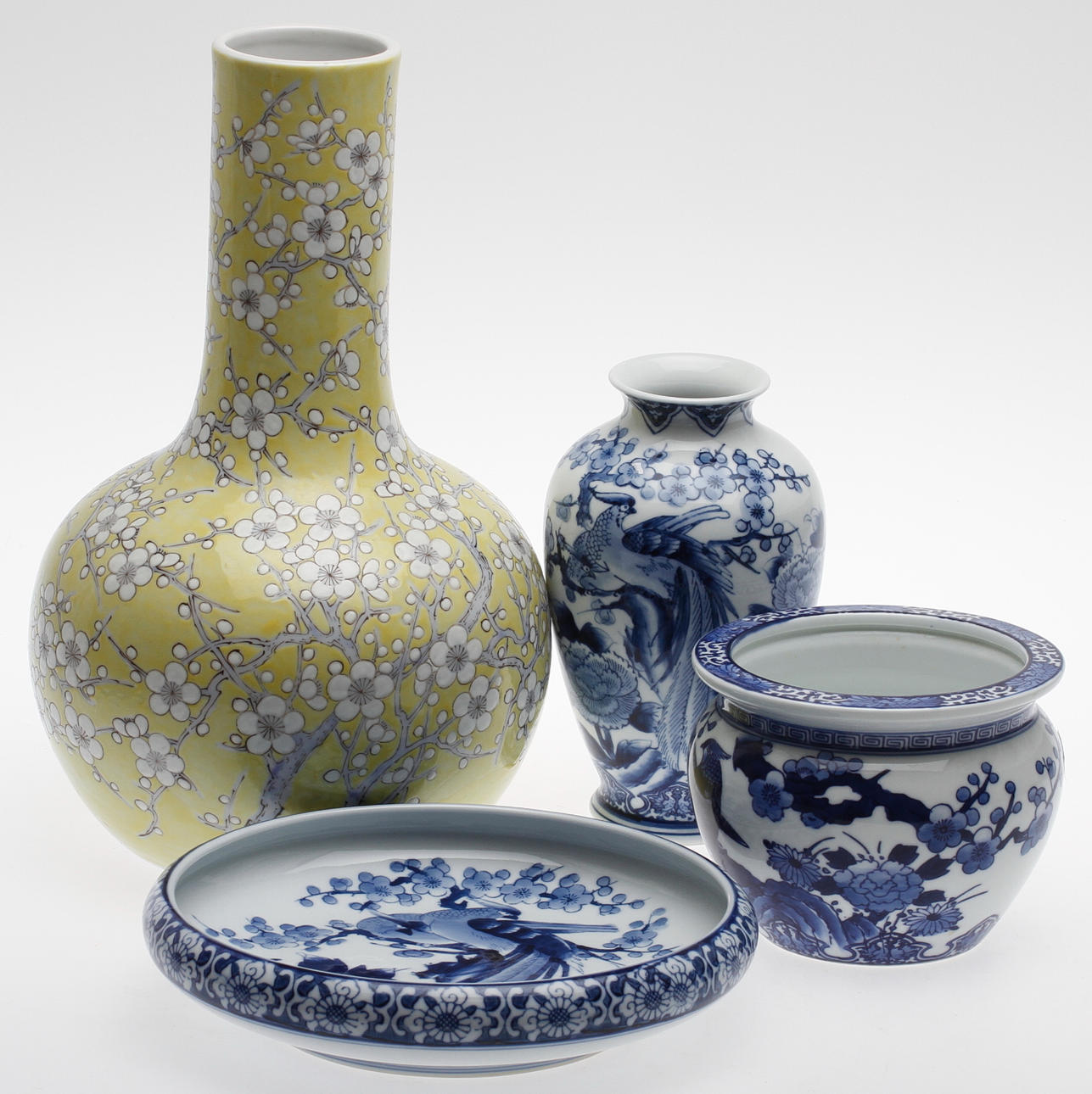 OSTINDISKA FÖREMÅL, 4 delar, keramik, 1900/2000-tal.