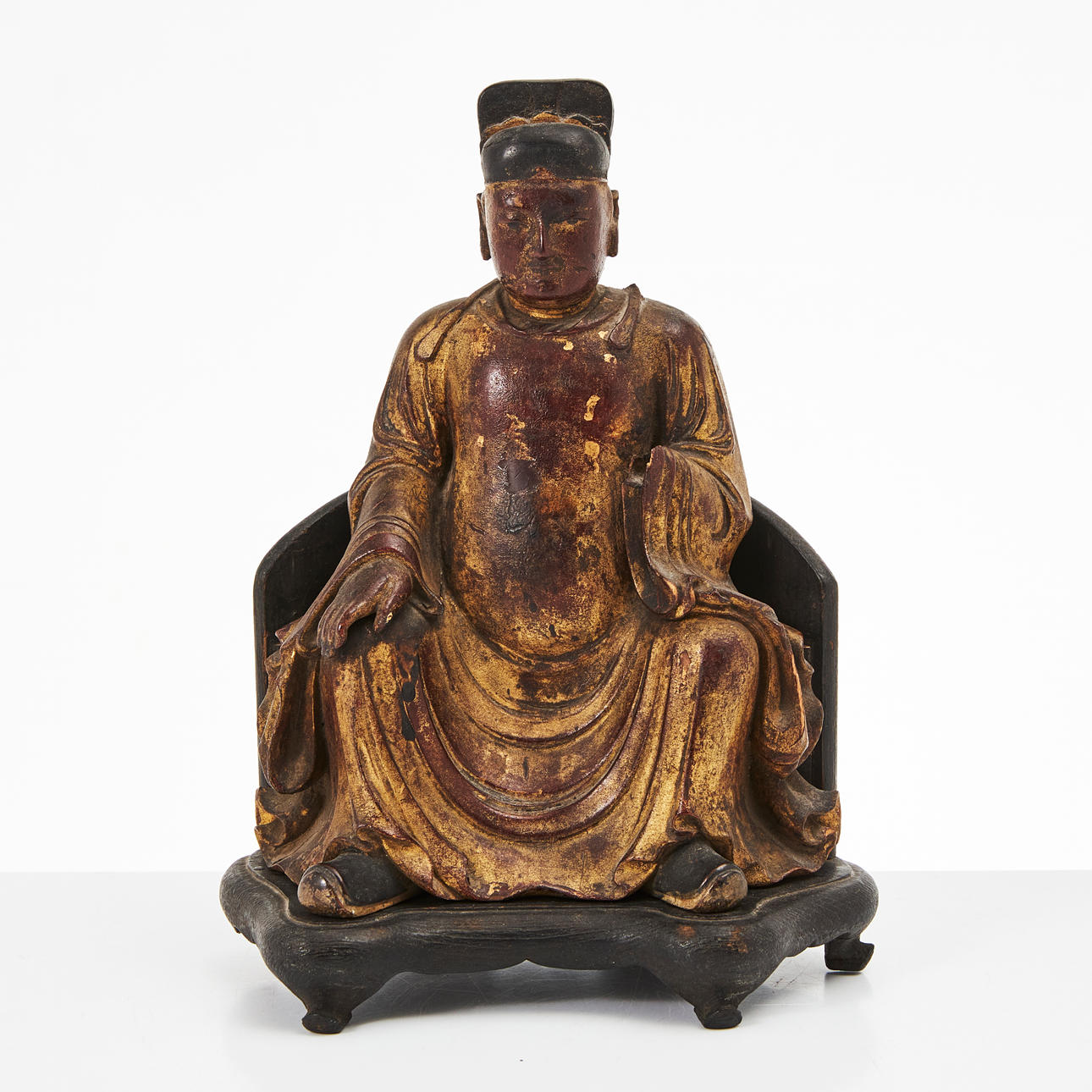 WENCHANG AUS HOLZ MIT GOLDLACK.