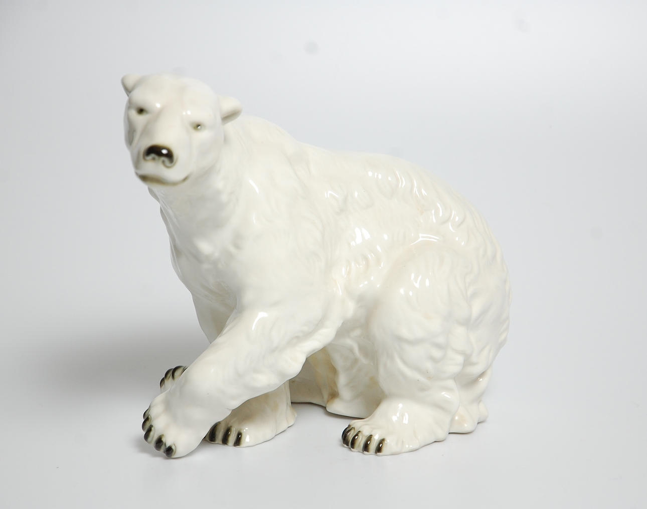 FIGURIN, stor, porslin " Isbjörn " Royal Dux.