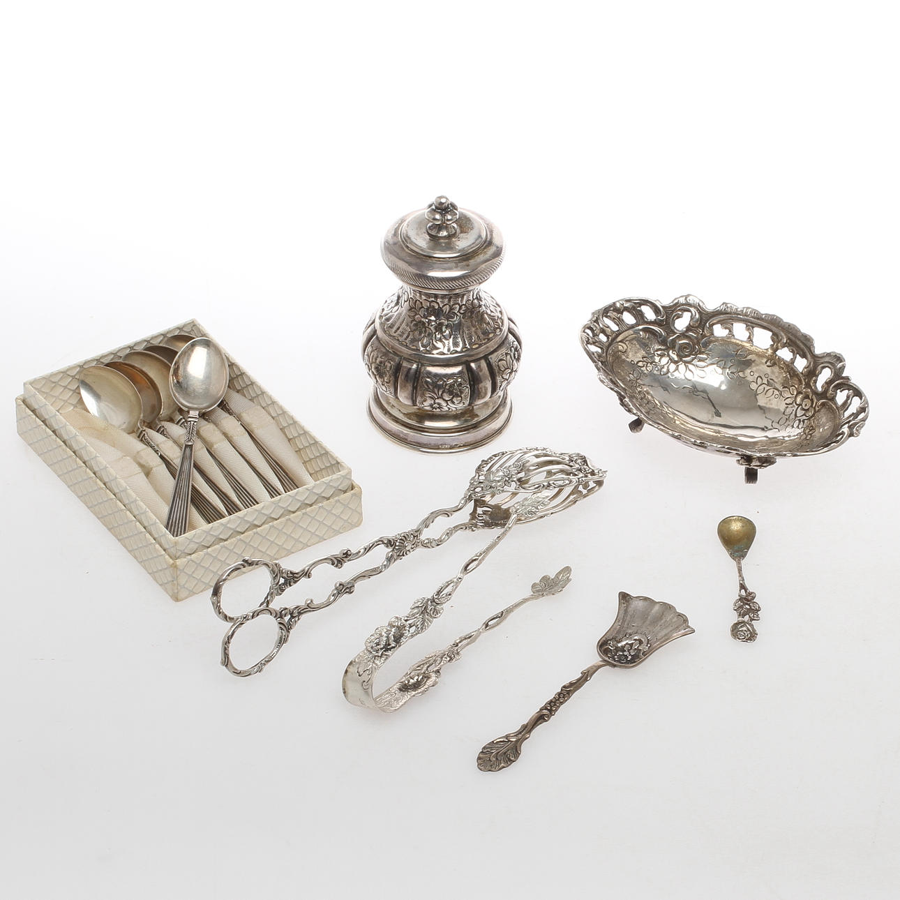 SILVER, 6 delar, mestadels import och rokokostil, 1900-tal.