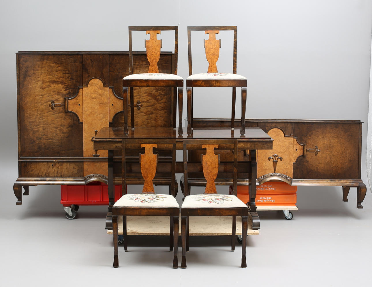 MATSALSMÖBEL, 7 delar, 1900-talets andra kvartal.