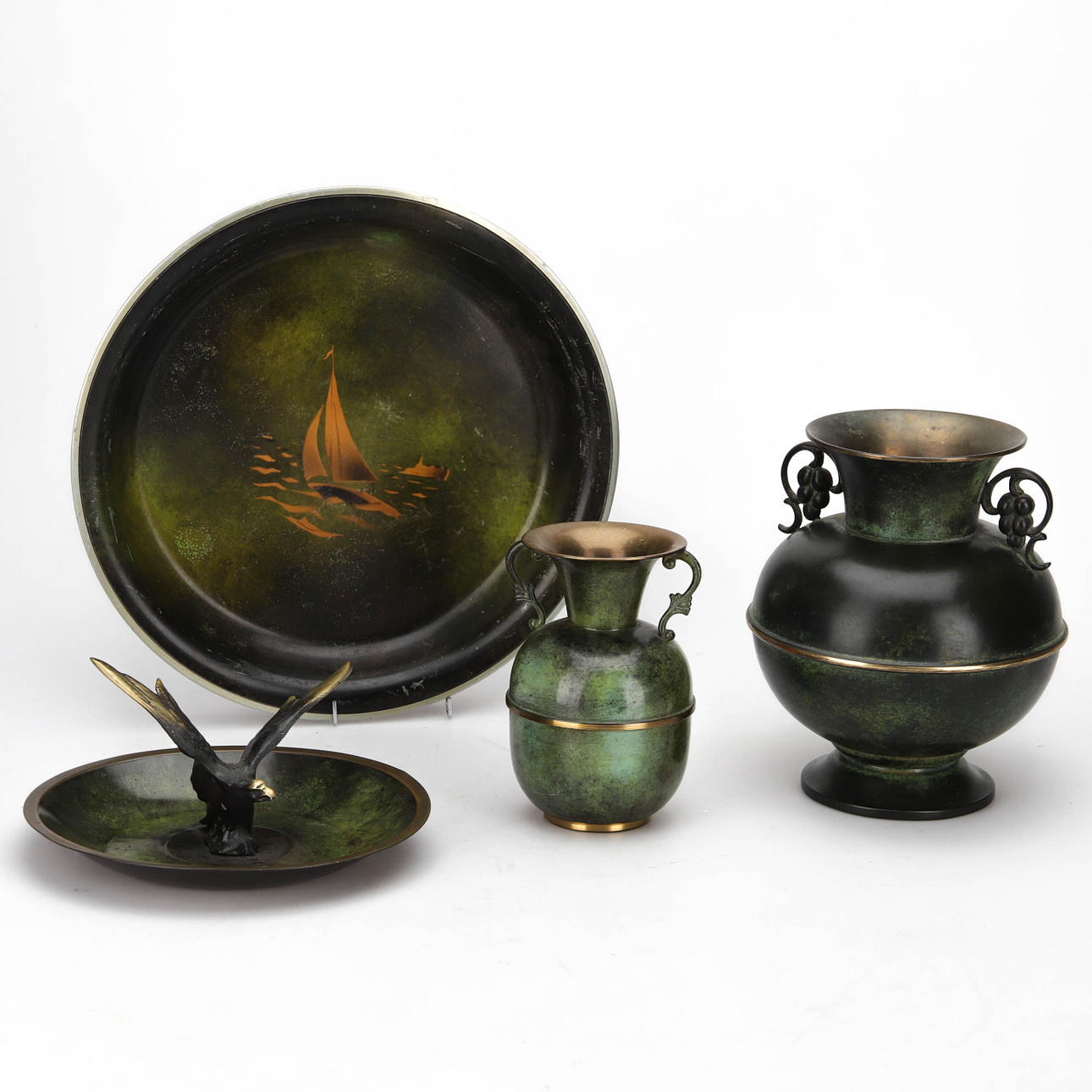 VASES and SAUCERS, 4 pieces, bronze.
