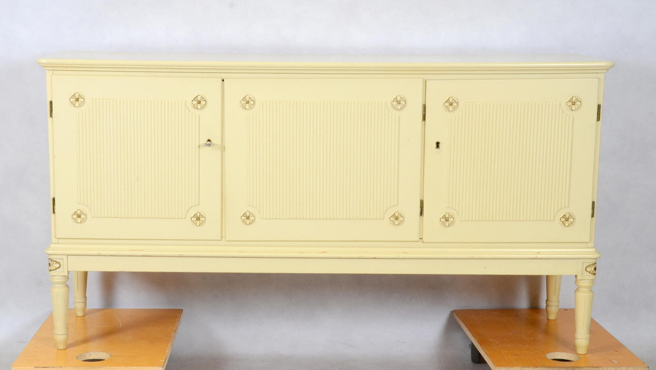 MATSALSSKÄNK, gustaviansk stil, 1900-tal.