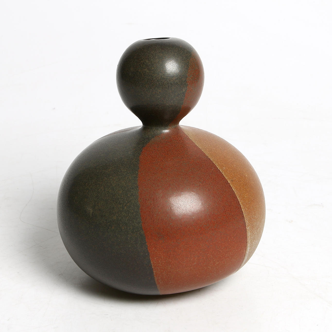 PAUL HOFF. Vas, stengods, Gustavsbergs Studio, Limited Edition, signerad och numrerad nr. 12/150, daterad 1989.