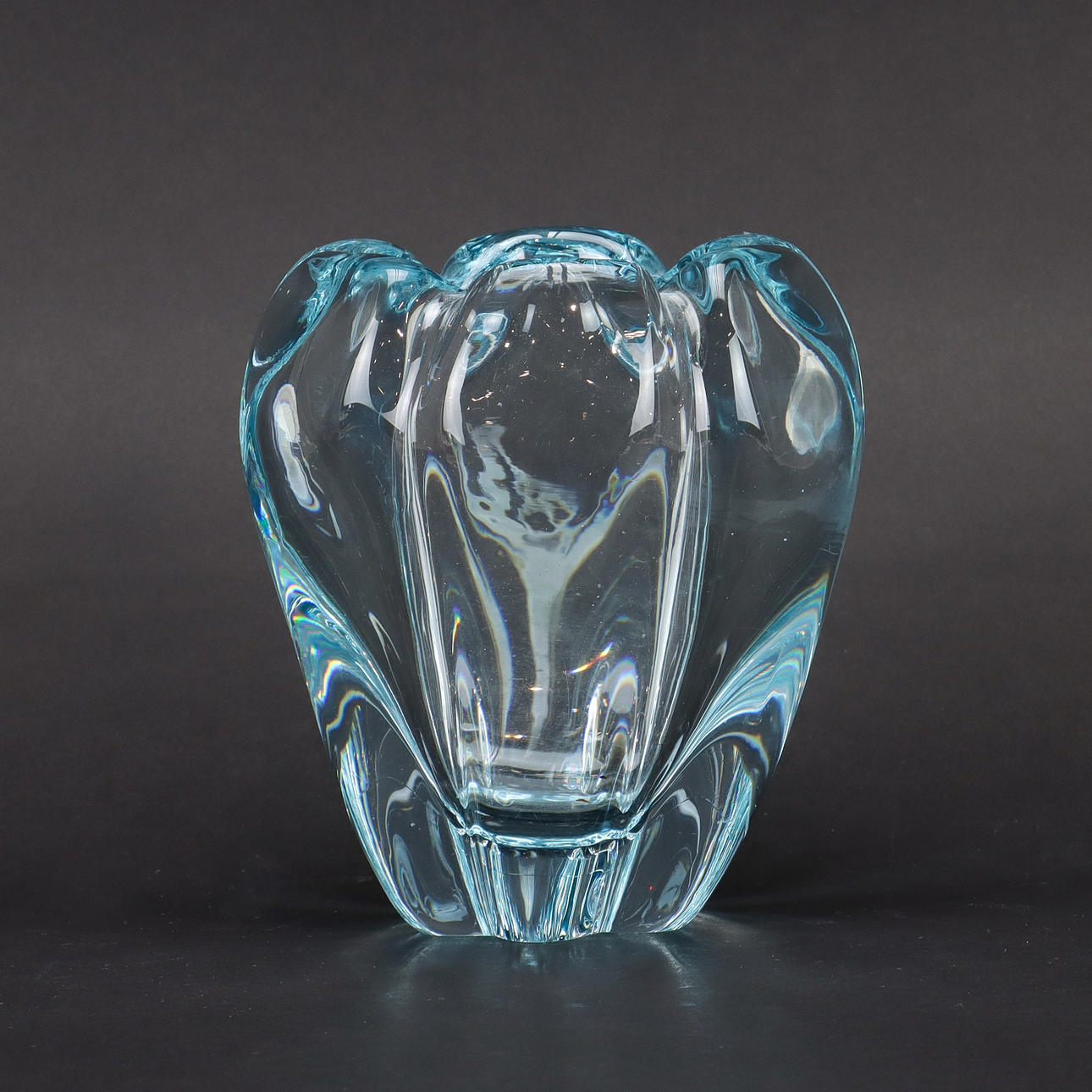 A vase Orrefors, Vicke Lindstrand, signed.