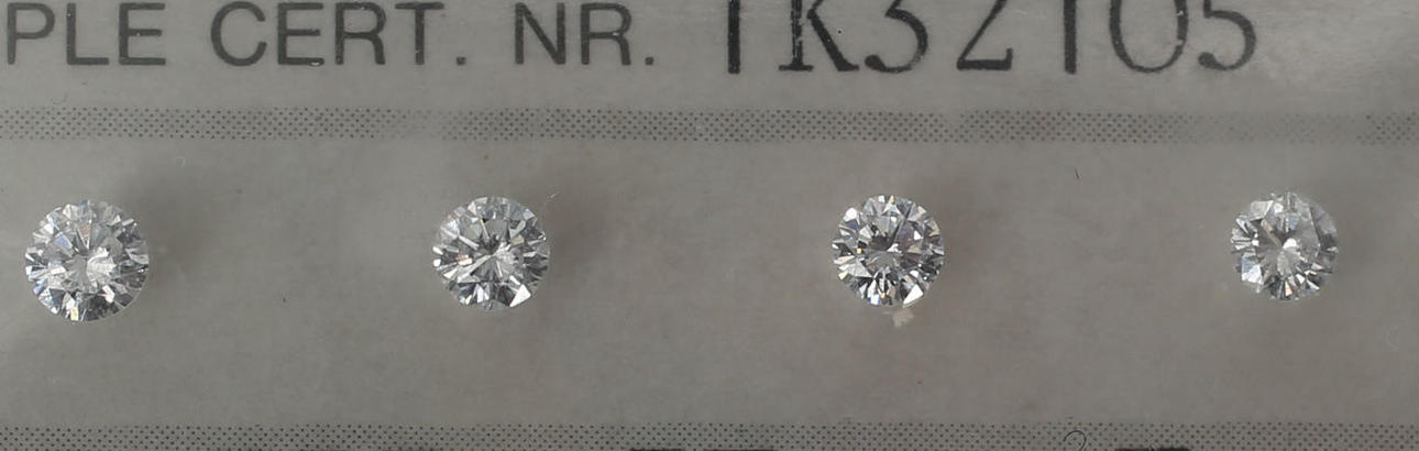 DIAMANTER, 0,357 carat, 4 stycken, IGI certifiering.