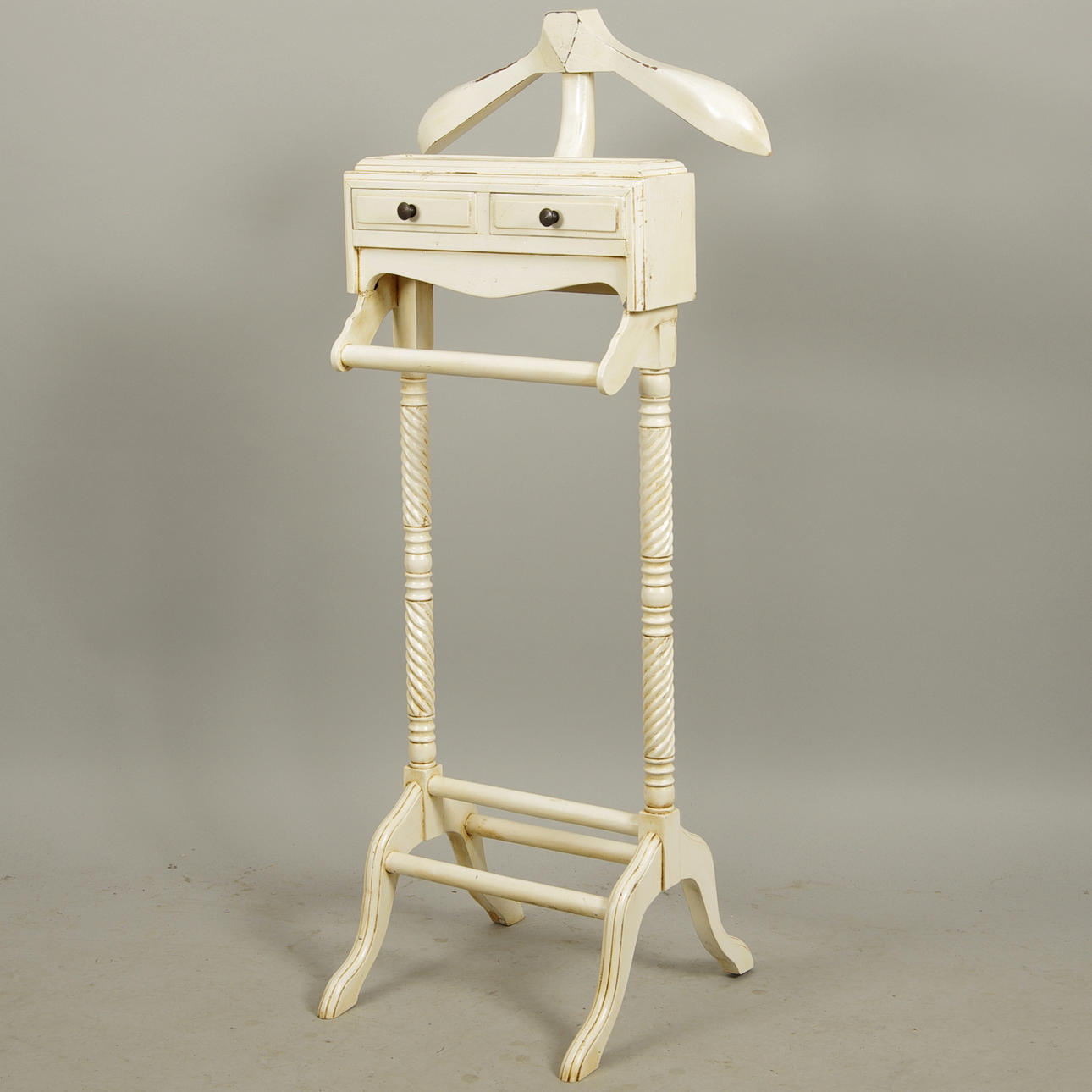 HERRBETJÄNT, vitmålad, samtida.