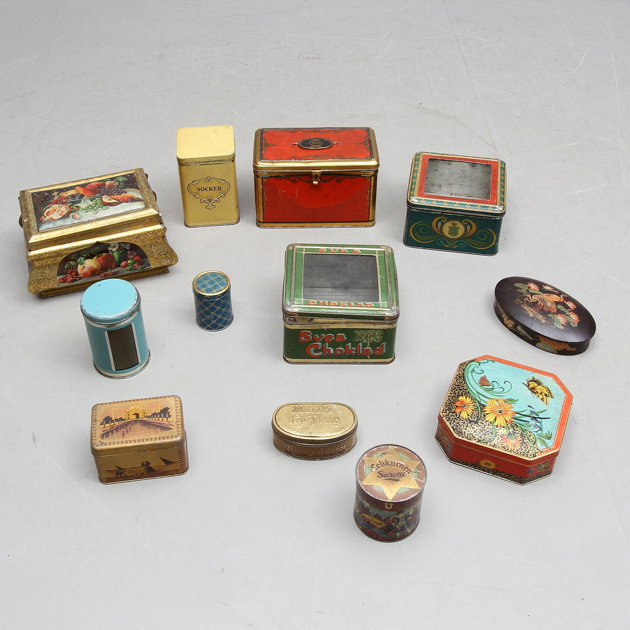 PLÅTBURKAR, 12 st, bla Philip Morris, Svea Choklad och Mazetti.