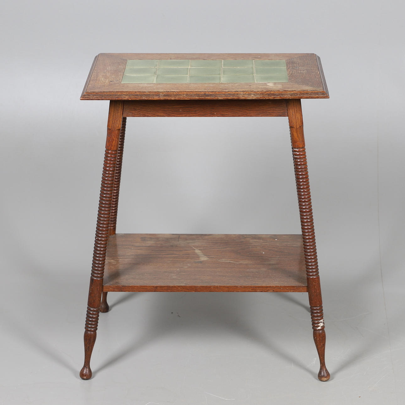 SIDOBORD I EK MED WILLIAM BJÖRK.