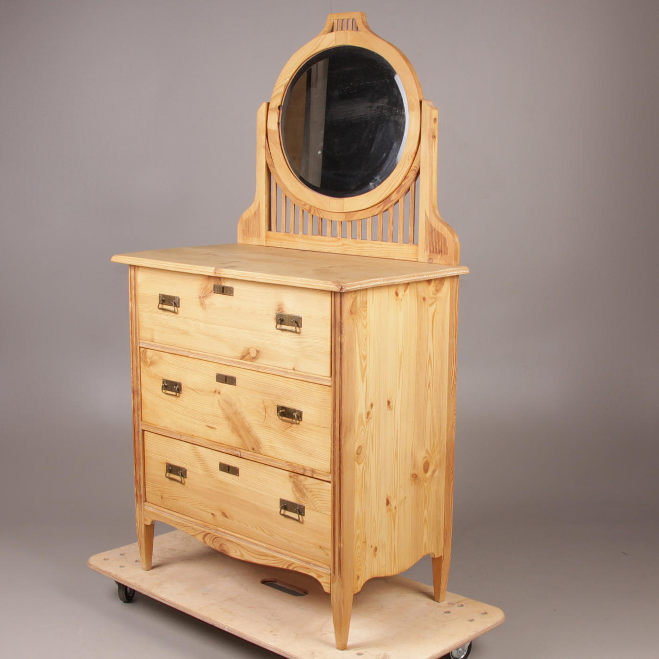 SPEGELBYRÅ, furu, 1900-tal.
