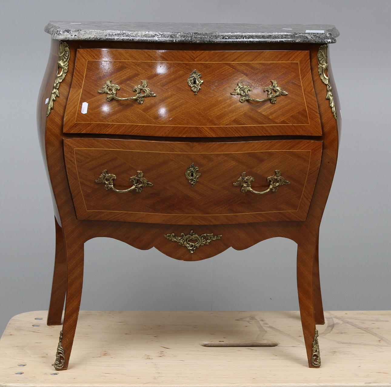 BYRÅ, rokokostil, 1900-tal.