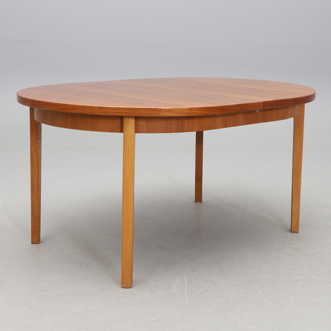 MATBORD, valnöt och bok, 1960-tal.