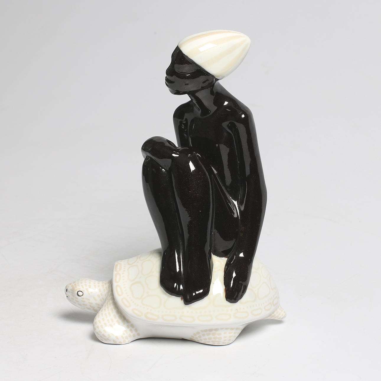 FIGURIN, keramik, "Pojke på sköldpadda", Mari Simmulson, Upsala-Ekeby.