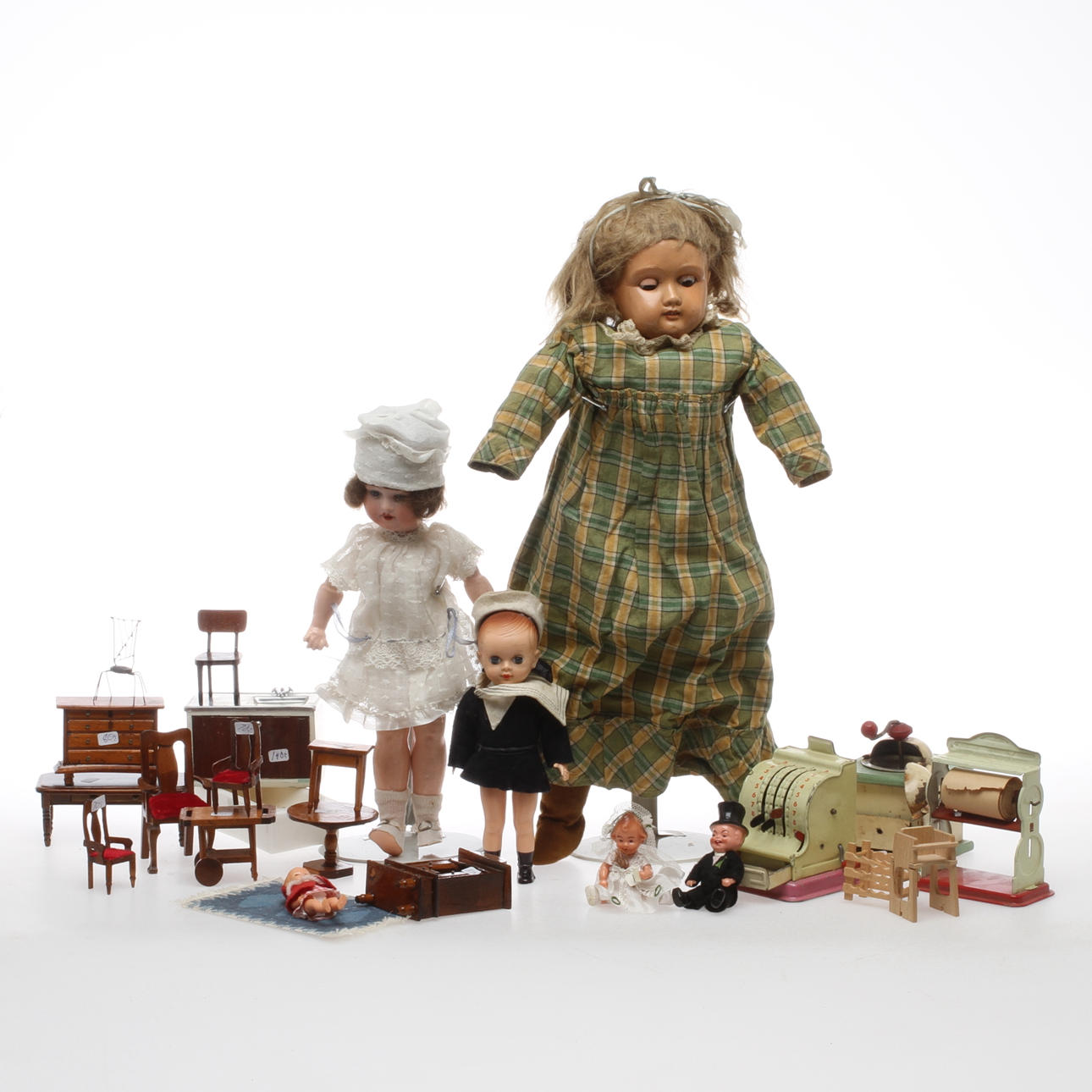 DOCKOR 2 stycken. Armand Marseille (biskvi) och Sköldpadda (celluloid)).