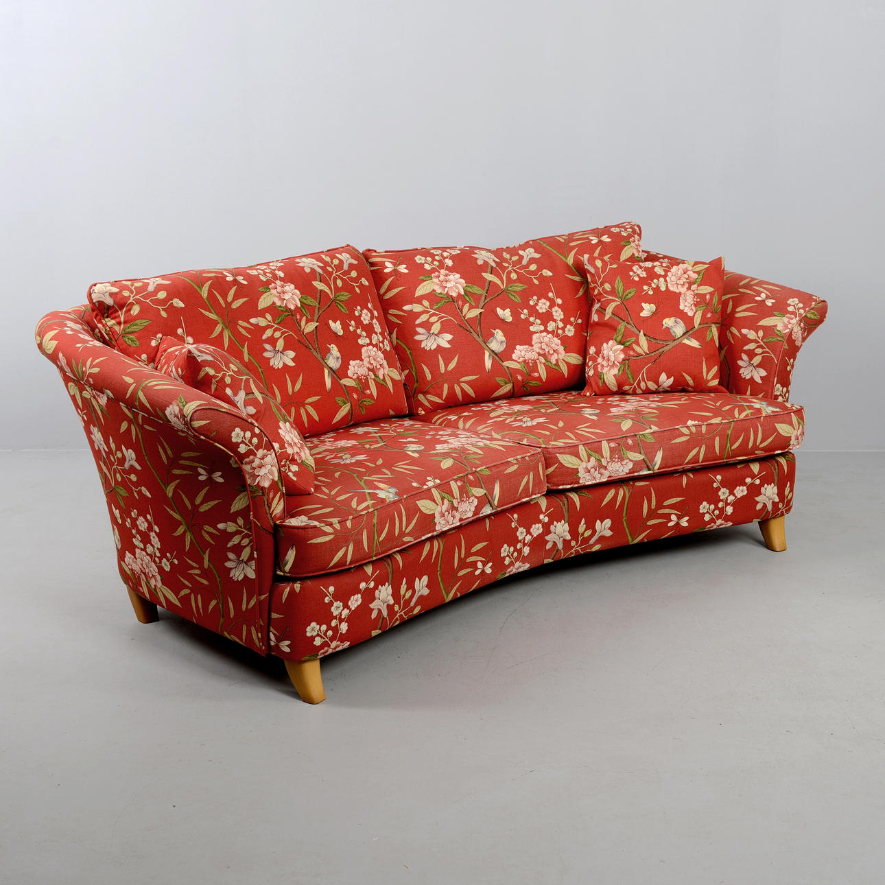 BRODERNA ANDERSSON, tekstilsofa „Peony & Blossom“, GP & J. Baker.