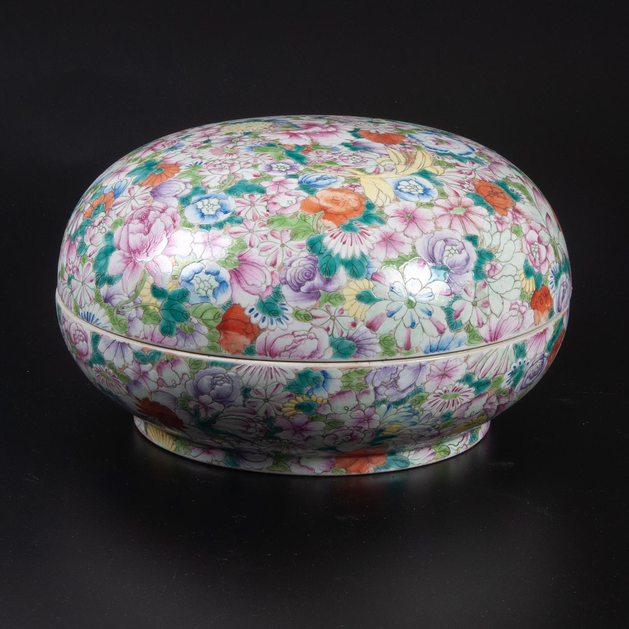 EINE CHINESISCHE MILLEFLEURS-NUDELBOX JIAQING.