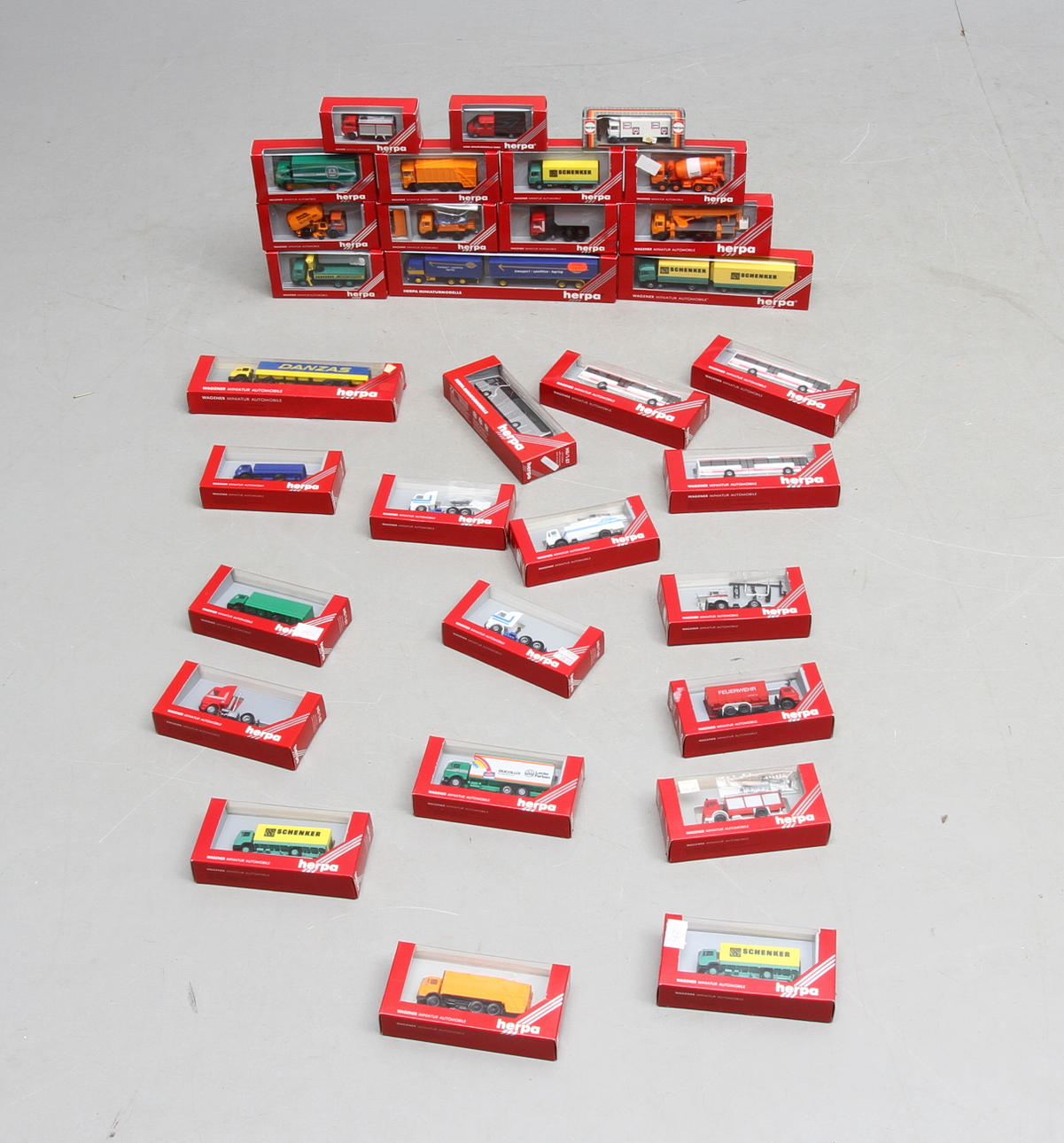 MODELLBILAR HERPA cirka 32 stycken originalkartonger.
