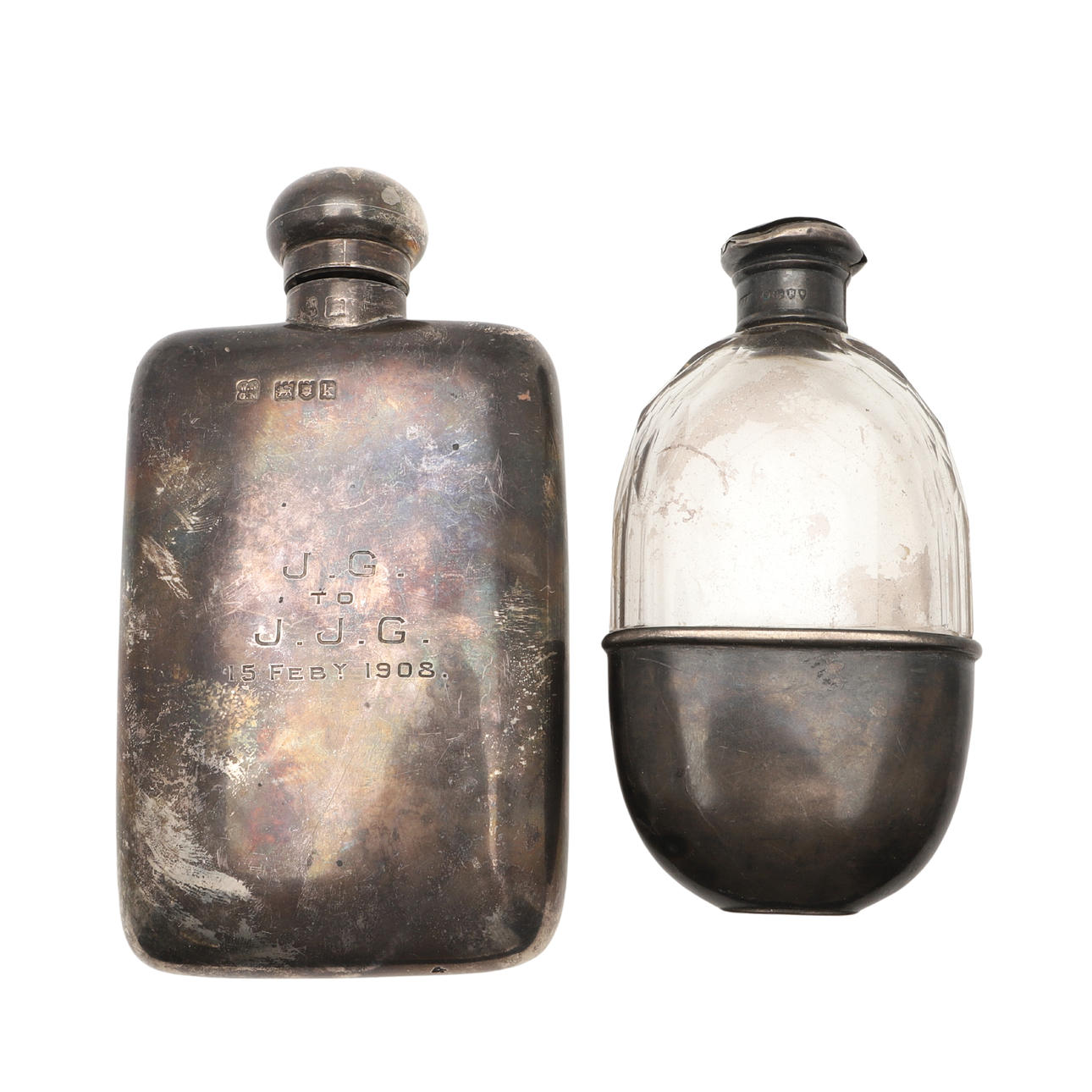 AN EDWARDIAN SILVER SPIRIT FLASK.