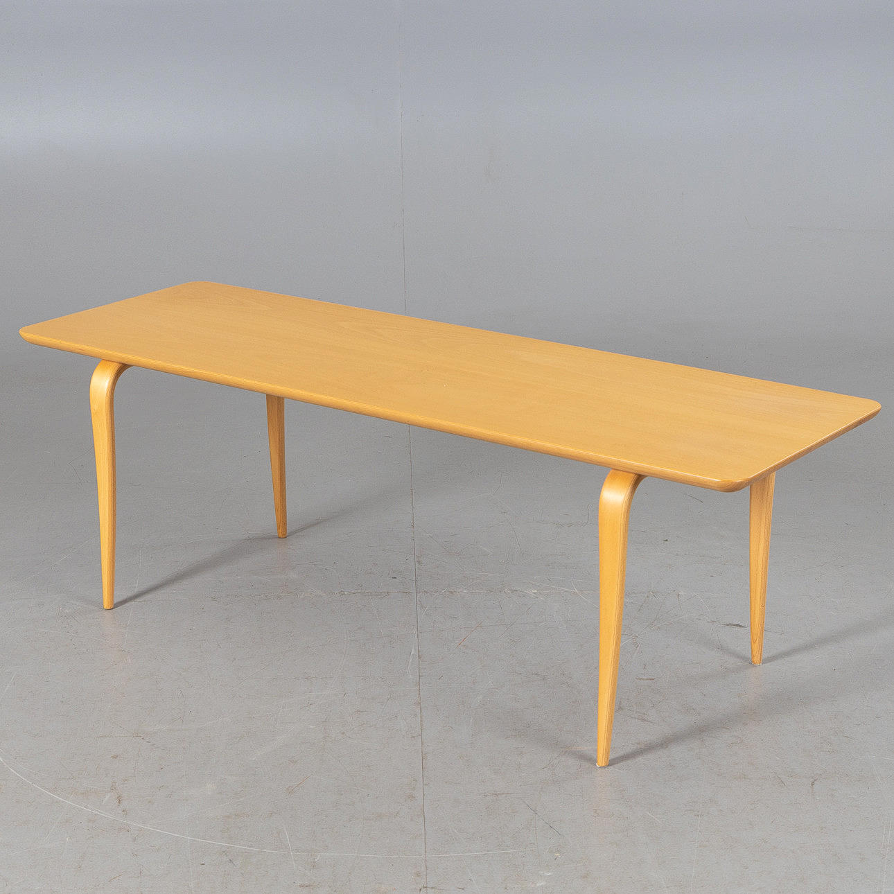 BRUNO MATHSSON. Soffbord, "Annika", Mathsson International, Värnamo, 2004.